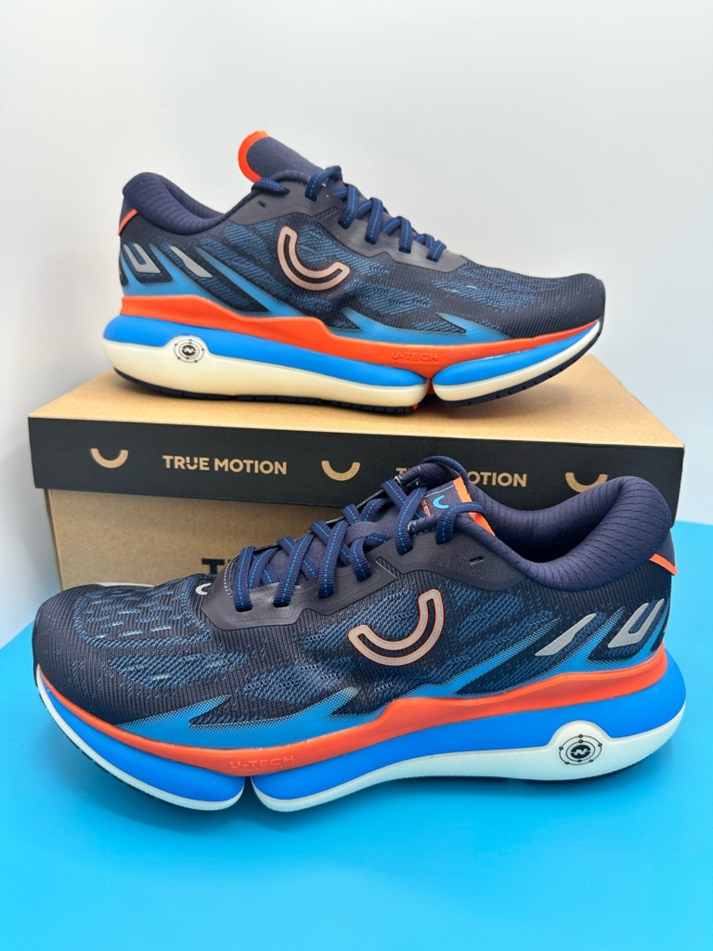 NEW! True Motion U-Tech vichara. Men’s size 9 Brand new in box!